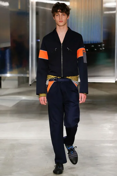 Look 18